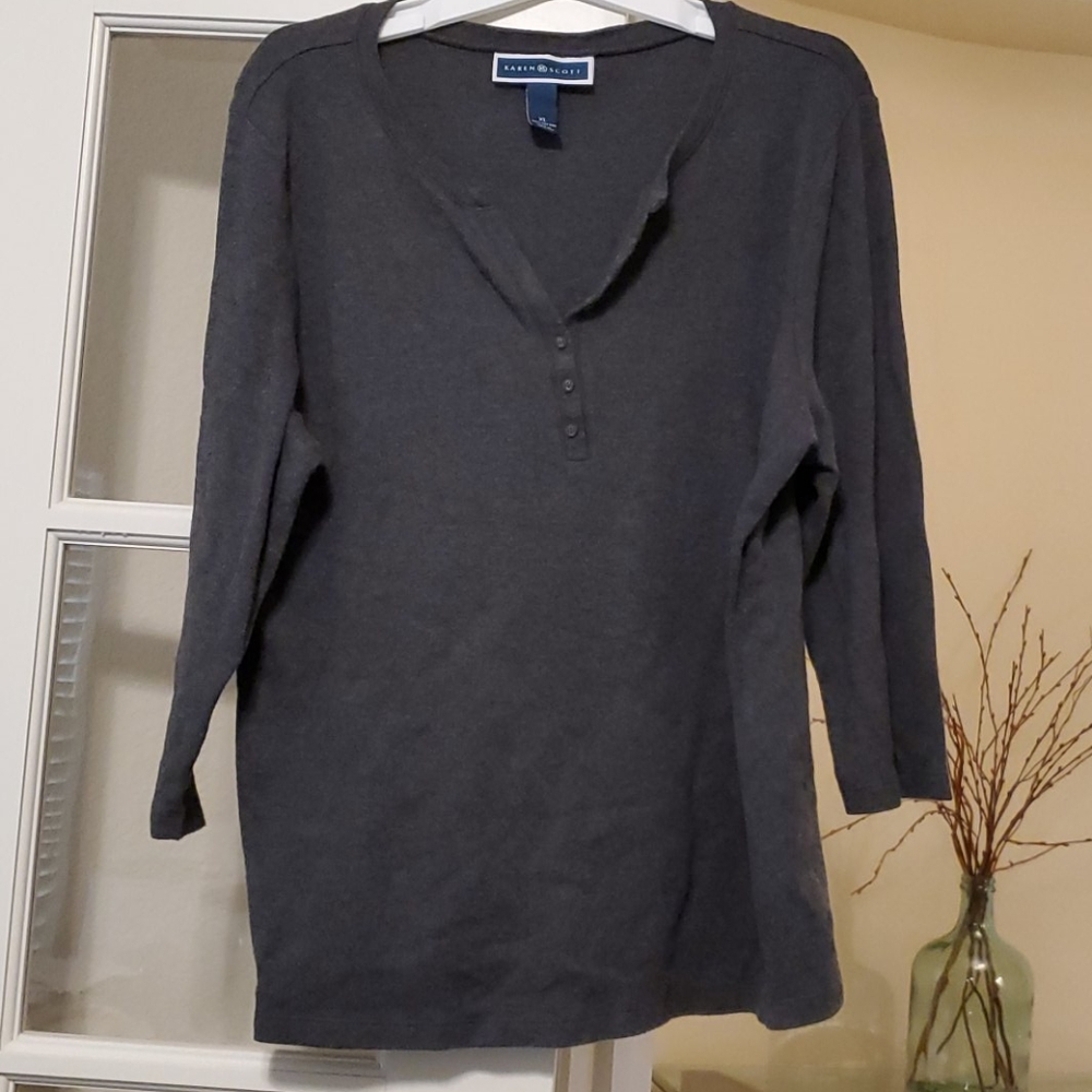 Quarter sleeve top